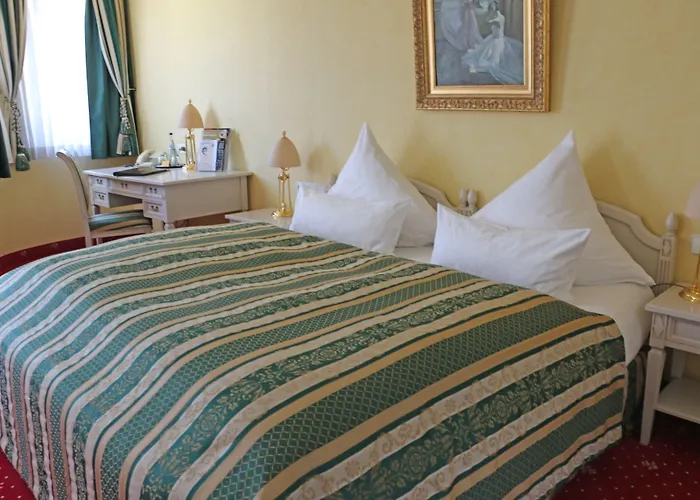 Hotel Zur Weinsteige 4*