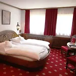 Zur Weinsteige فندق 4*