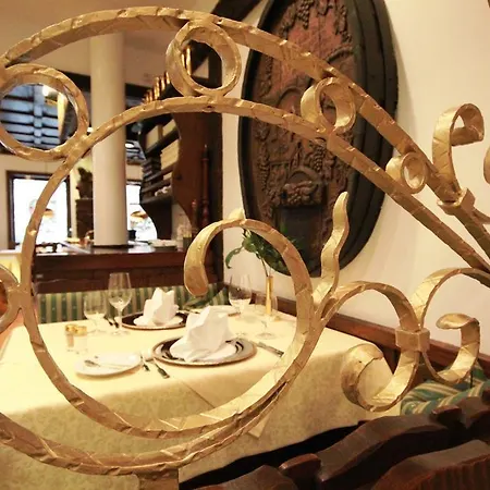 Zur Weinsteige מלון 4*