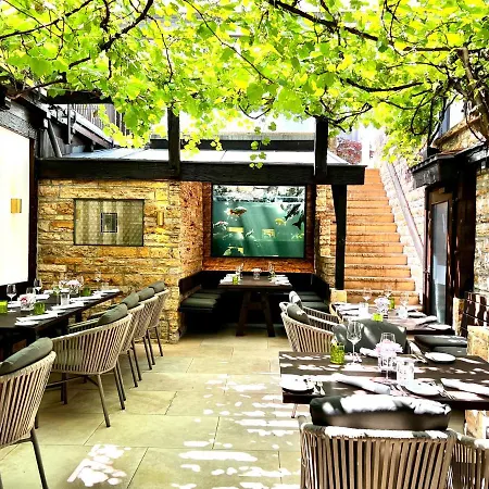 祖尔维恩斯泰吉****酒店 4*