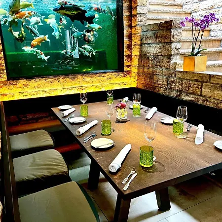 Zur Weinsteige מלון