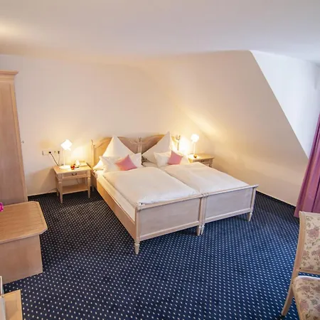 Zur Weinsteige 4*