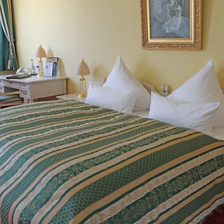 ホテル Zur Weinsteige 4*