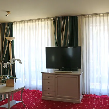 Zur Weinsteige 호텔 4*