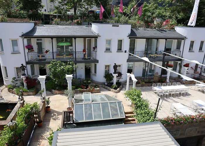 Zur Weinsteige Otel 4*