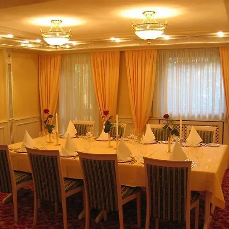Zur Weinsteige 4*